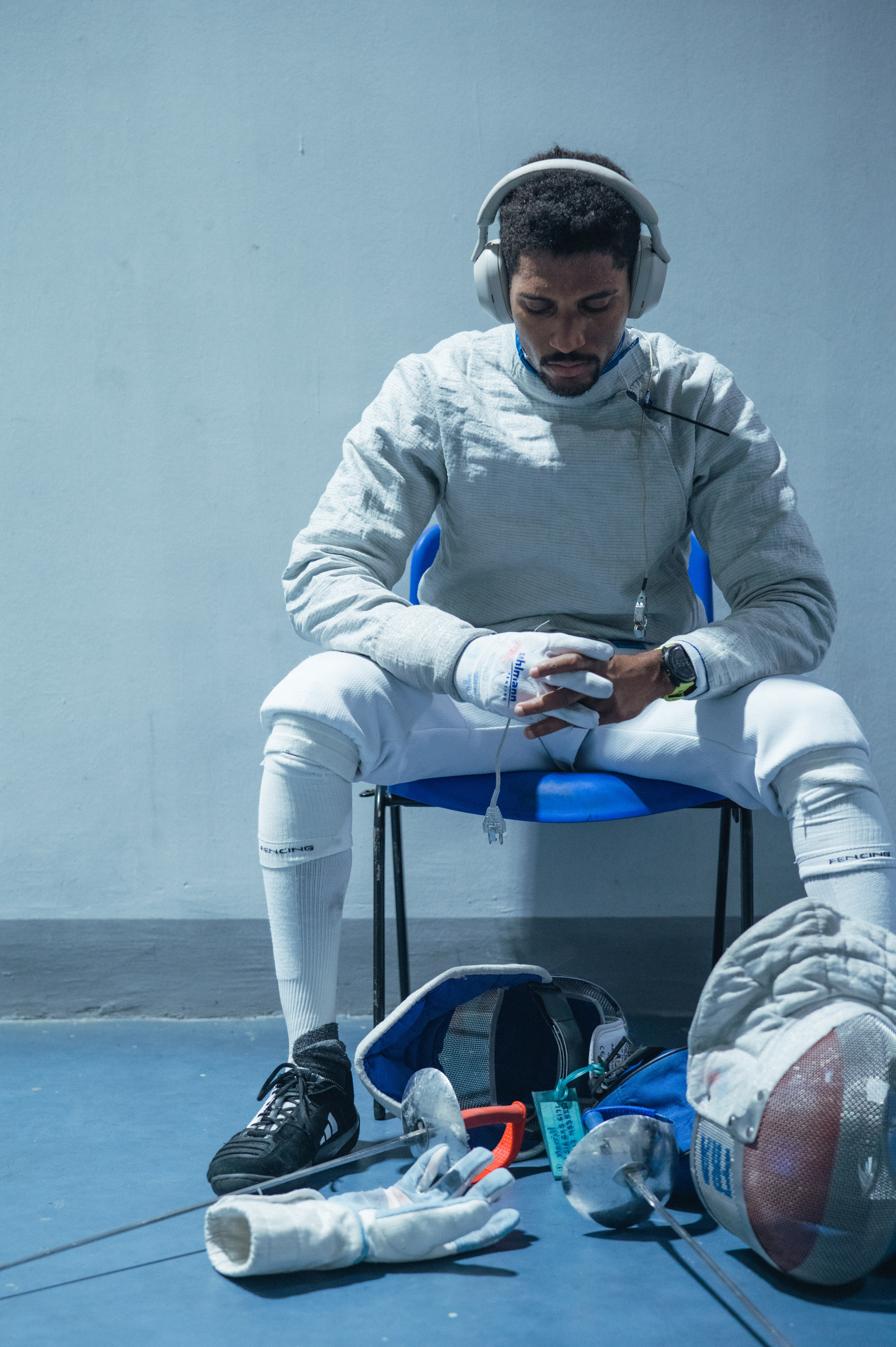 Athlete in elite fencing session